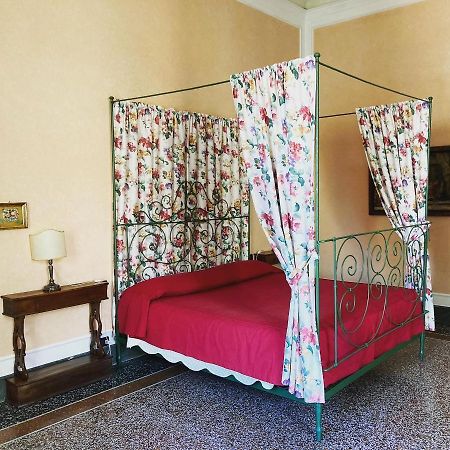 Palazzo Tucci Residenza D'Epoca Bed and Breakfast Λούκα Εξωτερικό φωτογραφία