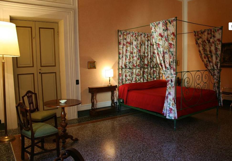 Palazzo Tucci Residenza D'Epoca Bed and Breakfast Λούκα Δωμάτιο φωτογραφία