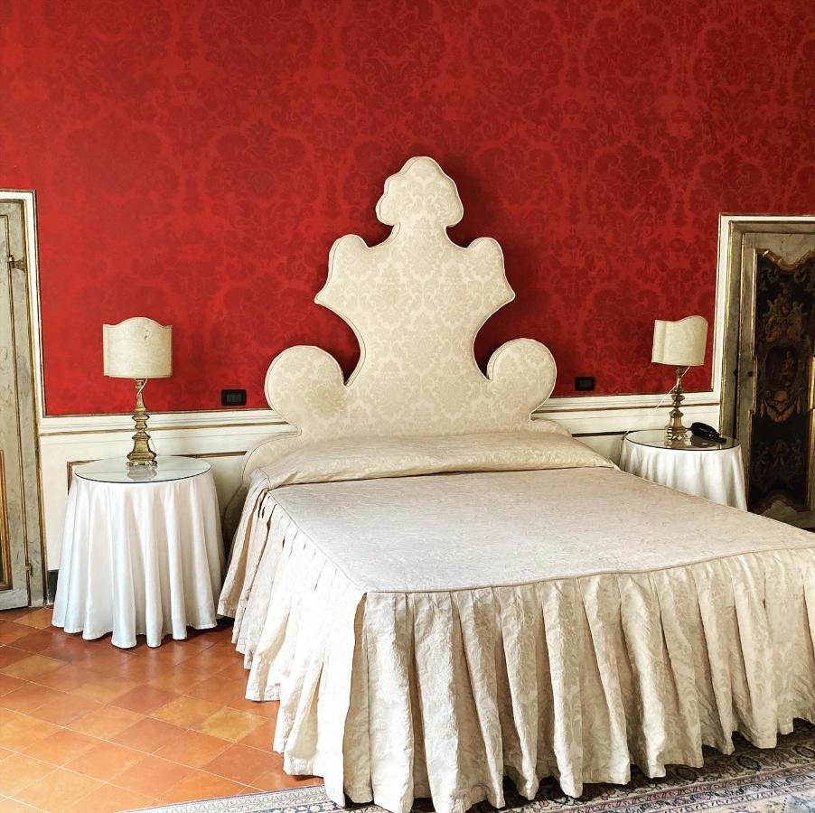 Palazzo Tucci Residenza D'Epoca Bed and Breakfast Λούκα Εξωτερικό φωτογραφία