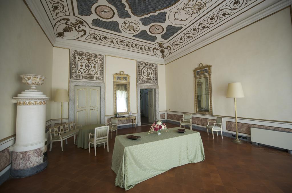 Palazzo Tucci Residenza D'Epoca Bed and Breakfast Λούκα Δωμάτιο φωτογραφία
