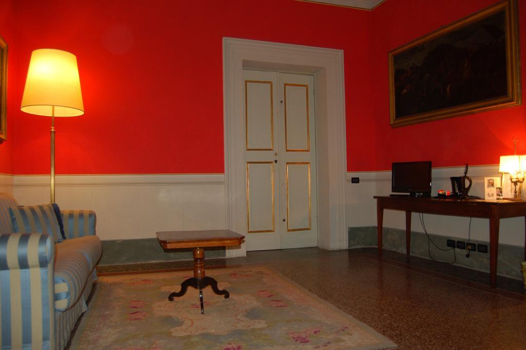 Palazzo Tucci Residenza D'Epoca Bed and Breakfast Λούκα Δωμάτιο φωτογραφία