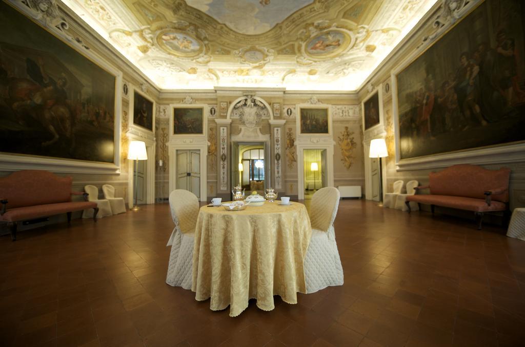Palazzo Tucci Residenza D'Epoca Bed and Breakfast Λούκα Εξωτερικό φωτογραφία