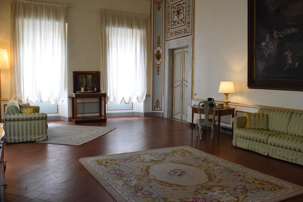 Palazzo Tucci Residenza D'Epoca Bed and Breakfast Λούκα Εξωτερικό φωτογραφία